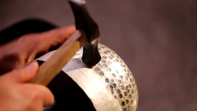 日本匠人手工银壶锤纹细节