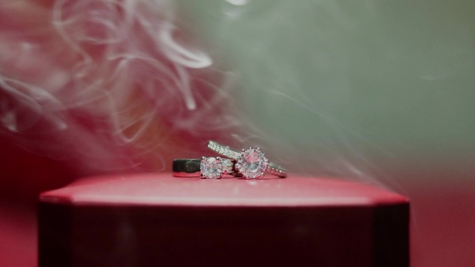 烟雾中的戒指