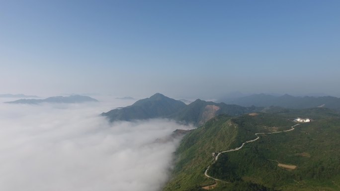 高山大山安化云台山山顶云雾缭绕航拍雾山