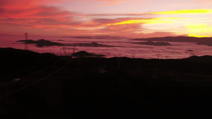 日出前的红色云海