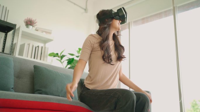 VR眼镜在家。vr眼镜虚拟现实屏幕