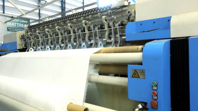 纺织厂的纺织机器乳胶