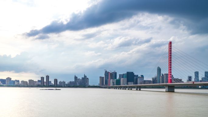 从河岸时代广场看杭州新城区的城市景观和天际线