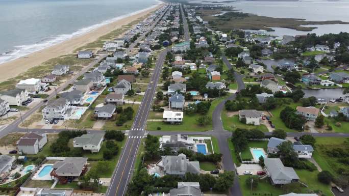 鸟瞰海滩住宅小房子