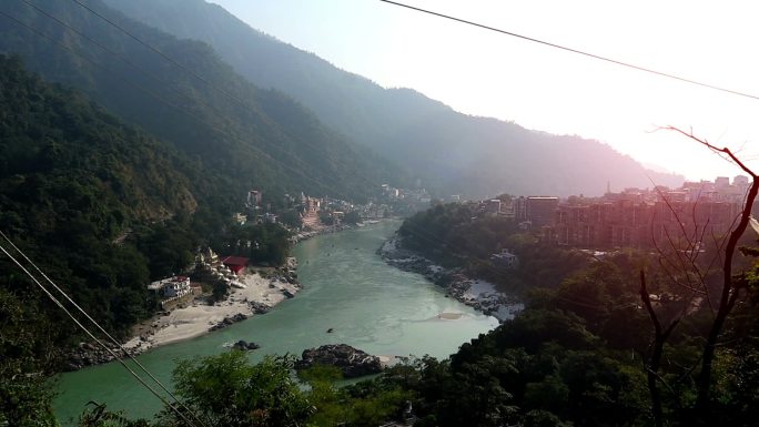 日落时分的恒河，印度乌塔拉汗省Rishikesh