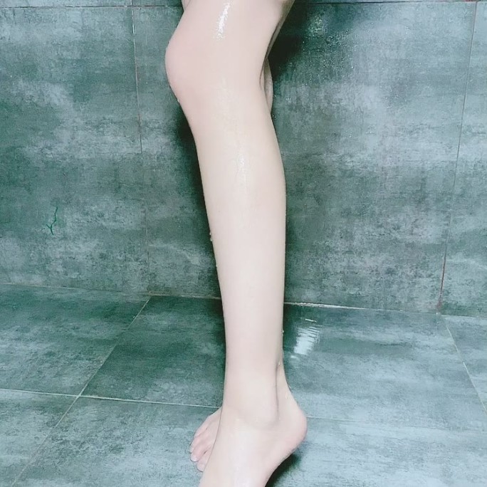 美女白皙大长腿