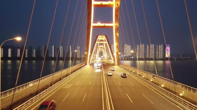 湖南长沙城市高架桥车流湘江福元路大桥