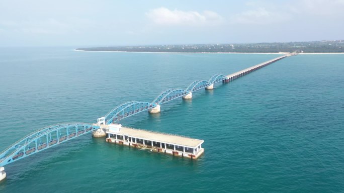 原创 广西北海涠洲岛海滨蓝桥自然风光航拍