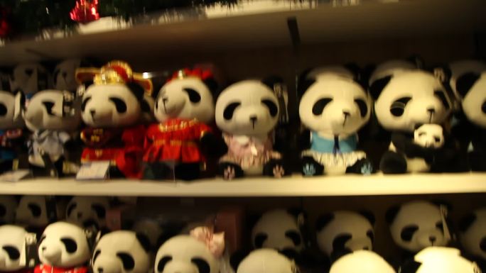 饰品店熊猫玩偶摇