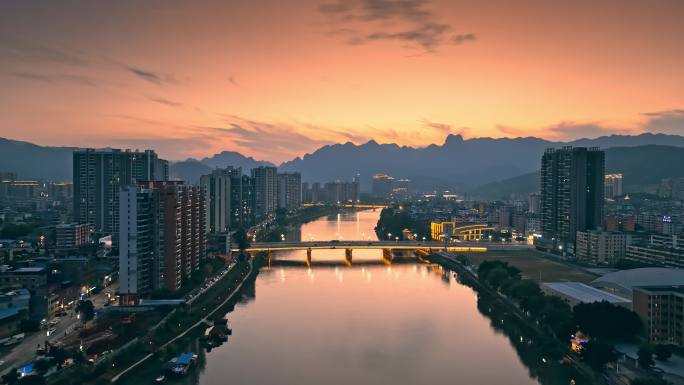 清远阳山一河两岸