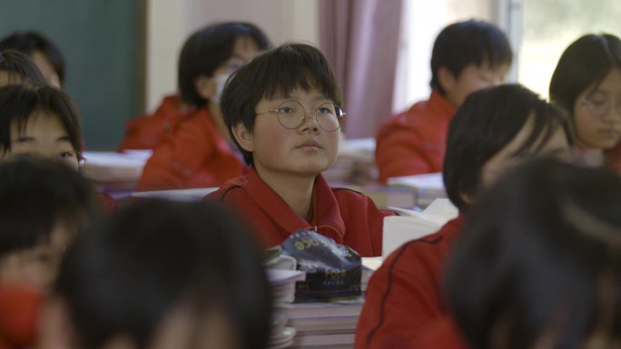 英语课本 老师讲课 认真学习 学校上课