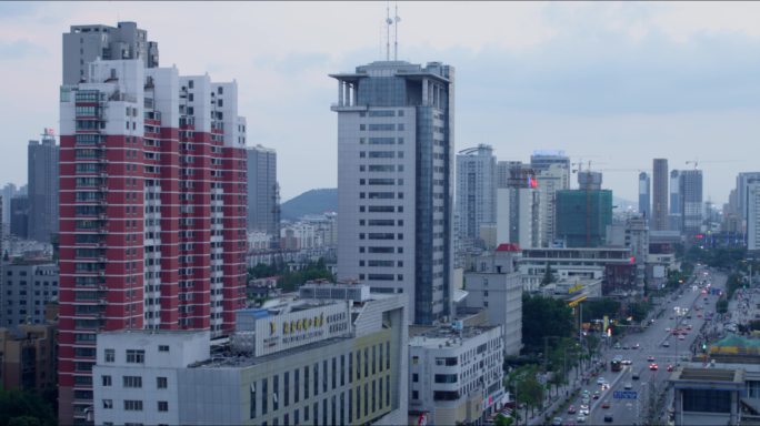 徐州城市中心傍晚黄昏夕阳车流不息云动空境