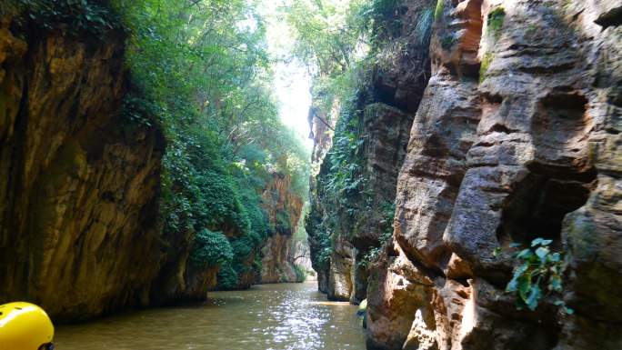 穿越峡谷航行，吉祥洞，中国