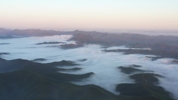 青山间的云海