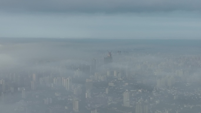 4K原素材-航拍清晨云雾中的上海城市全景