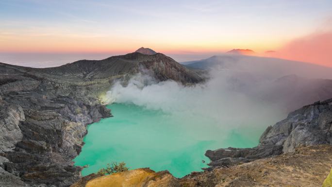 Kawah Ijen Java Indonesia timelapse锁定镜头显示晨曦结束