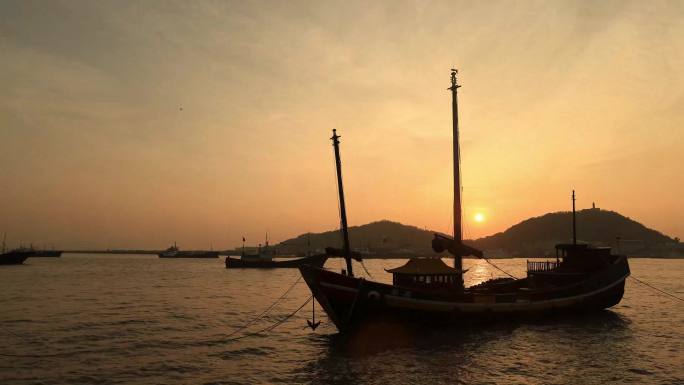 海边帆船夕阳落日