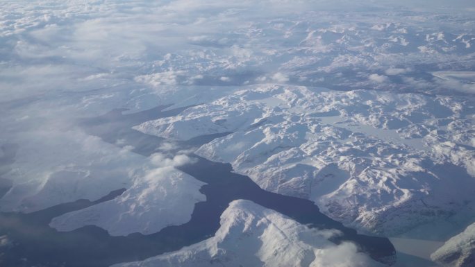 飞越格陵兰岛西部的峡湾（飞机POV）