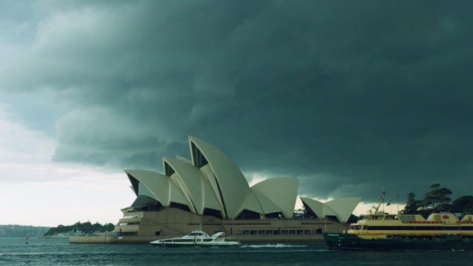 悉尼歌剧院暴风雨来临前视频素材
