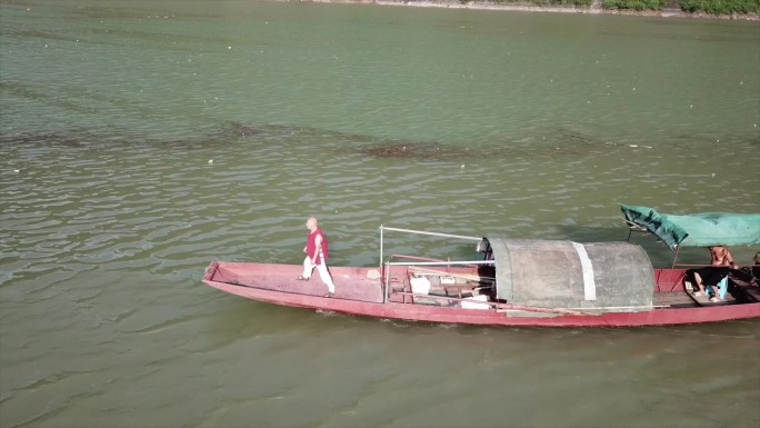 绥江村民渔民船上唱歌A022