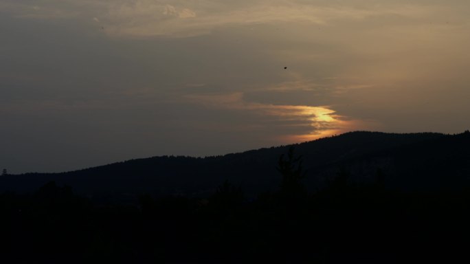 夕阳落下黄昏太阳渐渐下山落山延时拍摄空境