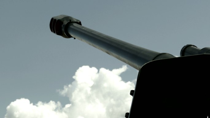 榴弹炮-对抗多云的天空（延时）