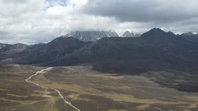 四川甘孜州塔公草原和雅拉雪山航拍