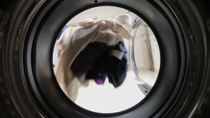 洗衣机洗衣服第一视角
