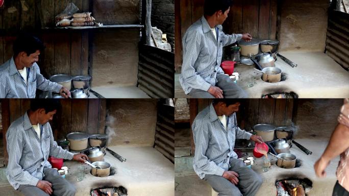 印度一名男子在路边餐馆沏茶