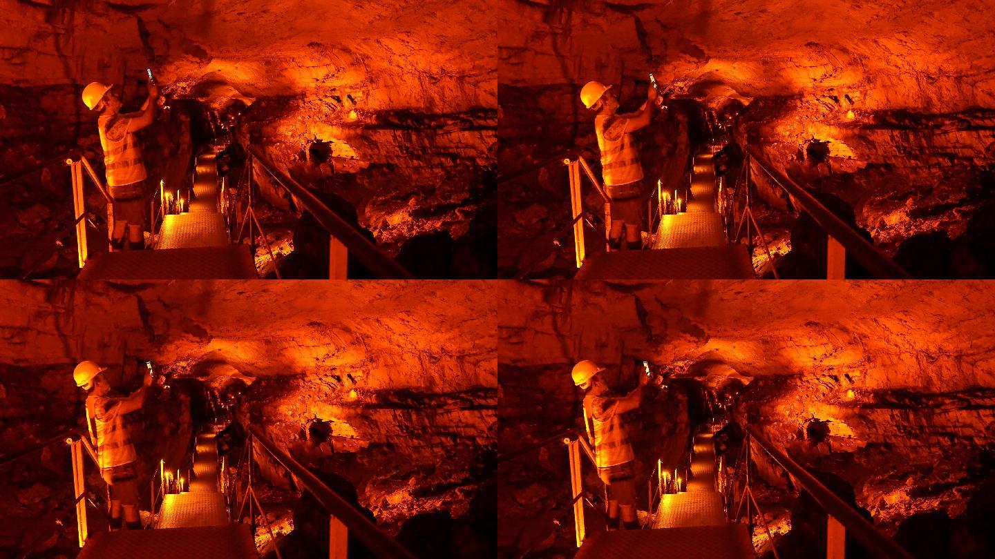 地质学家caver检查tinaztepe洞穴。