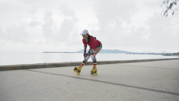 亚洲女子直列溜冰或轮滑。