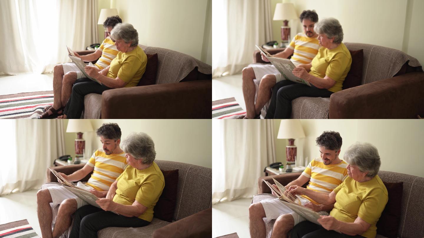 老妇人和她的成年儿子翻阅家庭相册