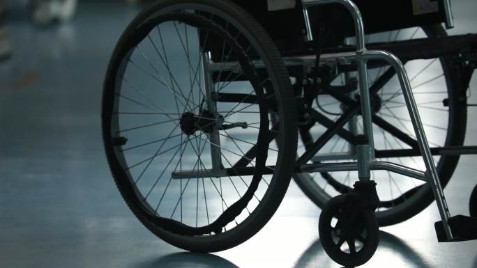 医院 推轮椅 空境 高速镜头推轮椅