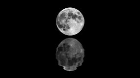 月亮月球水面倒影中秋圆月满月带通道视频素材