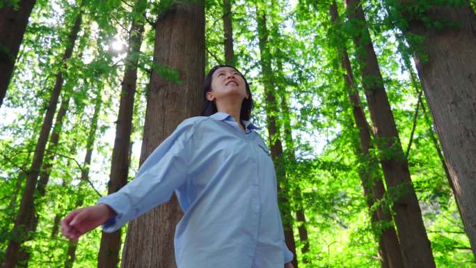 4K森林美女-清新自然绿色健康-享受生活