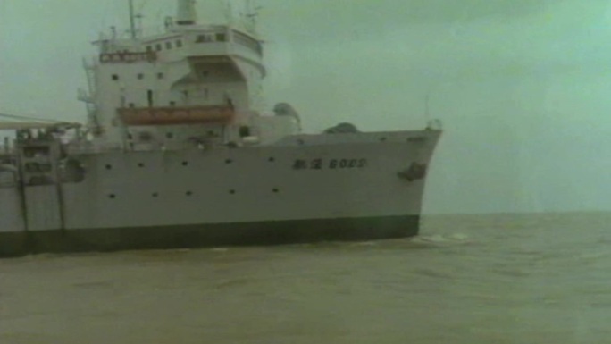 80年代的上海黄浦江崇明岛影像
