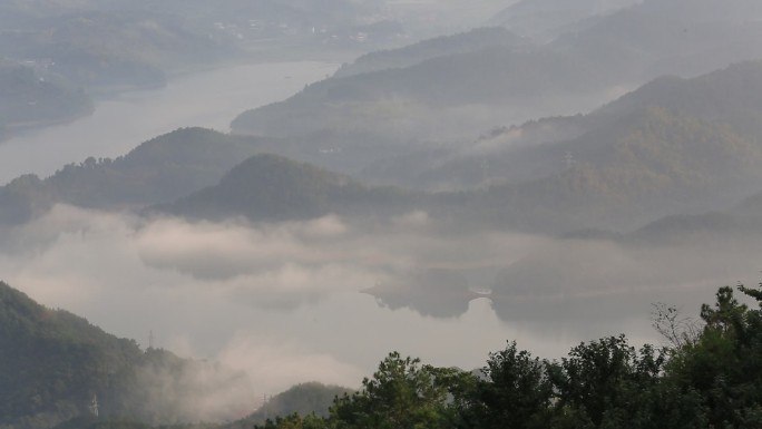 山水浙江绍兴诸暨东白湖水墨中国画云雾晨雾