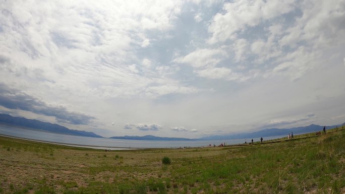 新疆赛里姆湖新疆美景湖泊草原