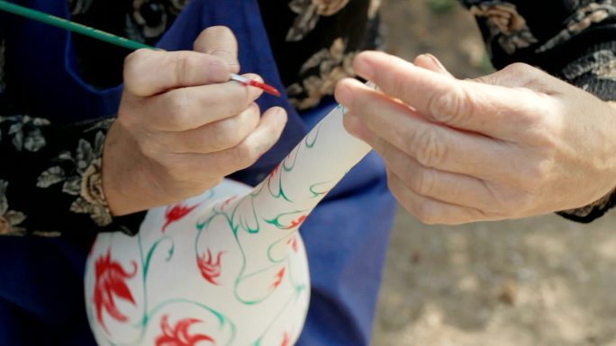 女人画葫芦非物质文化遗产手艺人视频素材彩