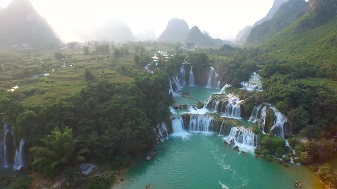越南曹邦省的Bangic瀑布，高角度视图