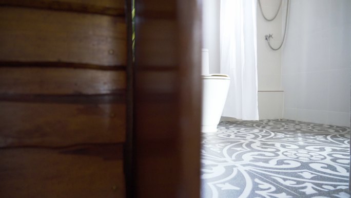 现代泰式浴室漩涡花纹瓷砖地板