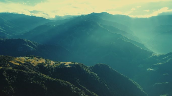 台湾合欢山清景农场美丽黎明