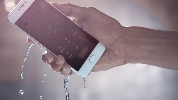 手机防水泡水性能广告宣传片素材