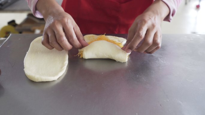 泰国制作甜点面包Foi thong in托盘面包店