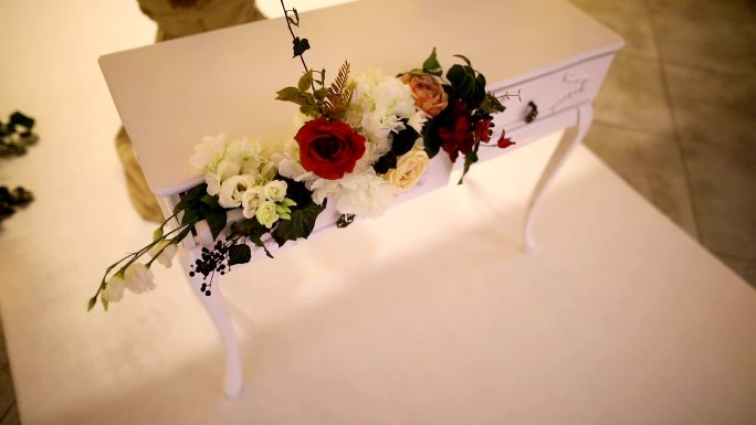 新婚之夜的餐桌装饰