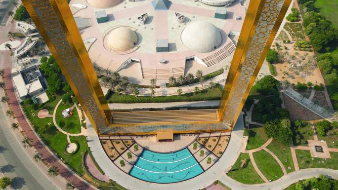 阿拉伯联合酋长国迪拜市中心附近的迪拜框架和扎比尔公园鸟瞰图