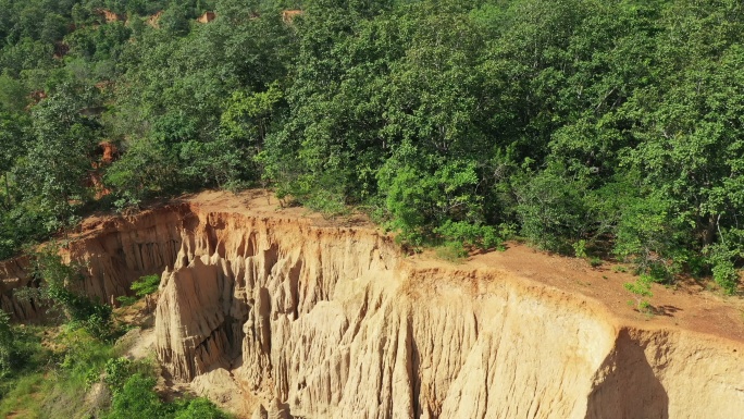 地面运动地震大自然森林峡谷探险