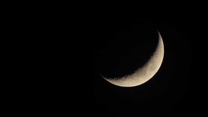 天上的月亮。下弦月月牙月球