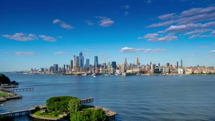 纽约市：哈德逊河上的天际线