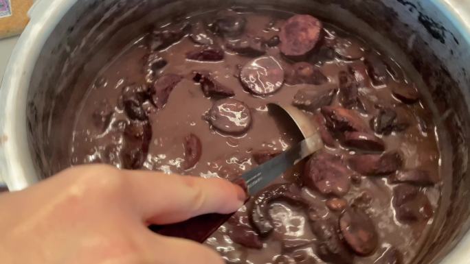 传统巴西菜盘——feijoada